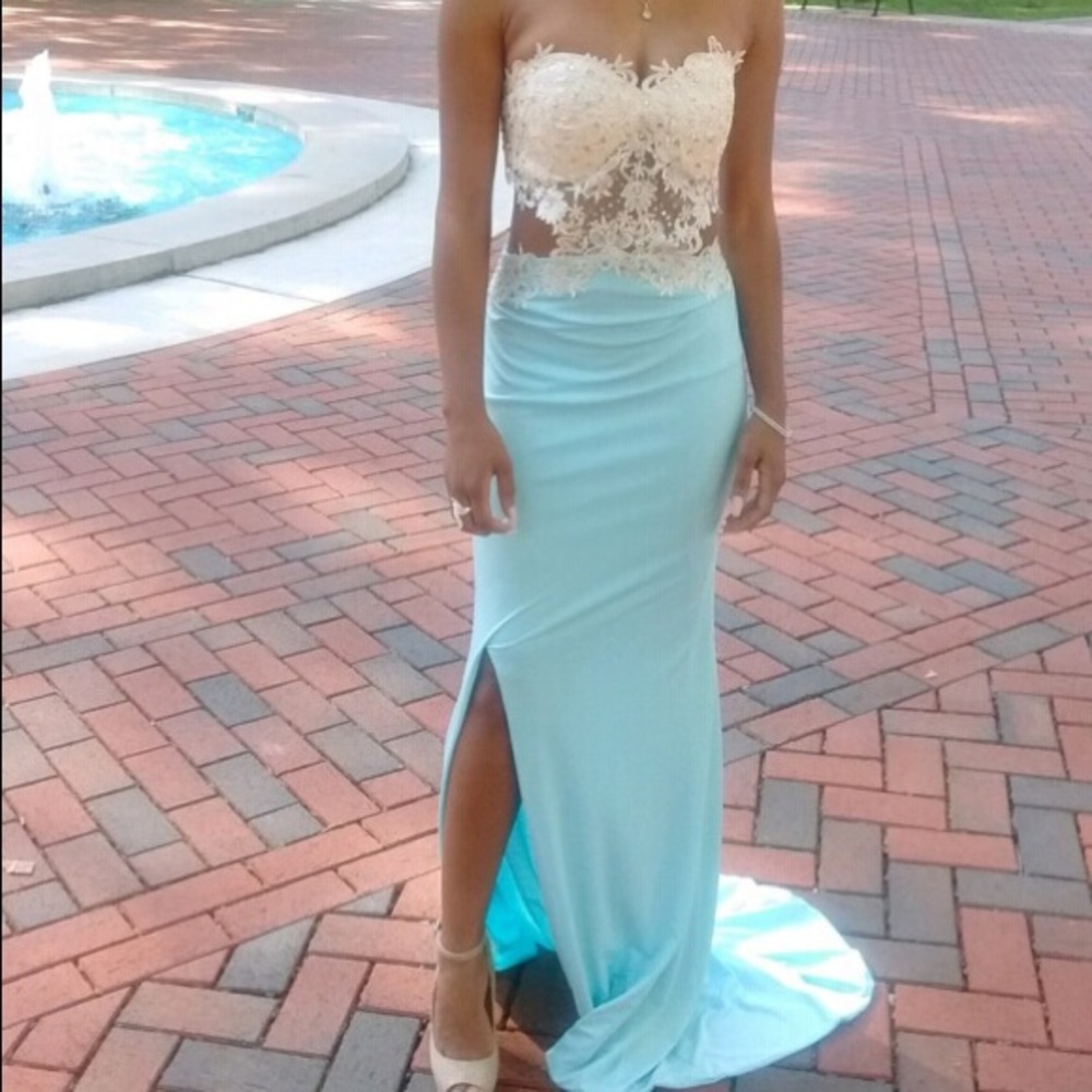 Prom dress - Picture 2 of 2